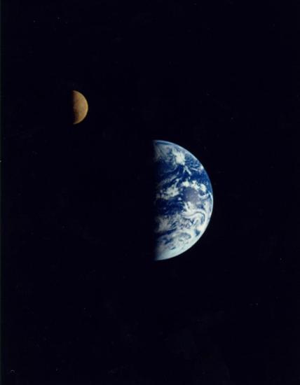 kosmos - gal_earth_moon.jpg