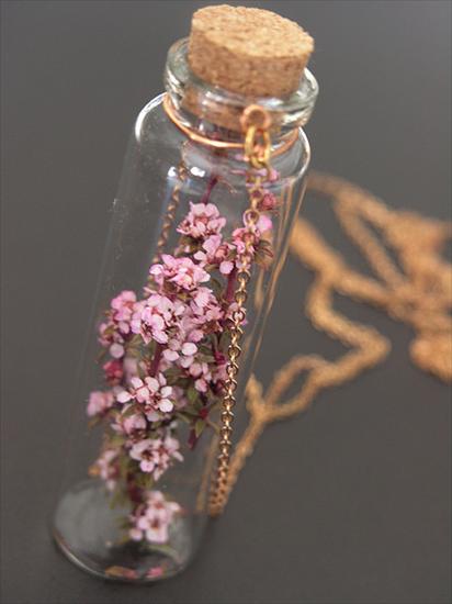 Zaklęte w szkle - Flowers in the bottle.jpg