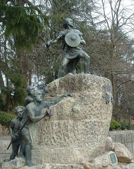 Półwysep Iberyjski - obrazy - 800px-Nt-Viriato_Viseu. Pomnik Wiriatusa portugalskiego bohatera narodowego.jpg