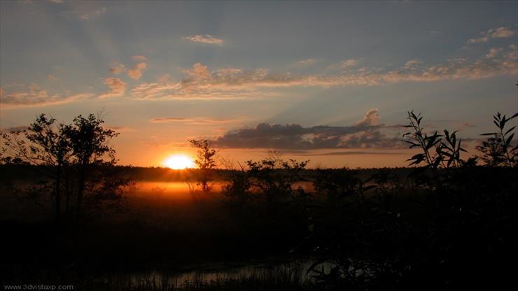 Lasy, łąki i jeziora - Sunset 1366x768.jpg