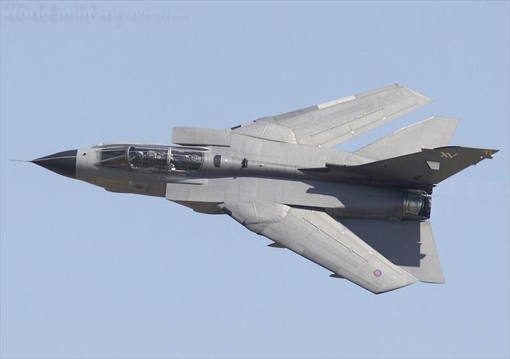 Tornado - samolot wielozadaniowy myśliwsko-bombowy - Tornado z brytyjskiego RAF a2.JPG