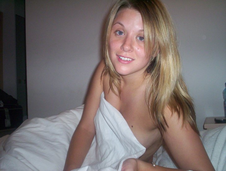 FKK Nacktbilder eines blonden Teens im Urlaub - 008.JPG