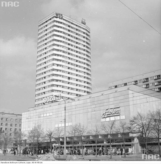 Zdjęcia - Spółdzielczy Dom Handlowy Sezam od strony ulicy Marszałkowskiej, 1969.jpg