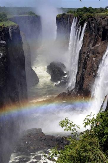 Miejsca, które musisz zobaczyć - Wodospady Wiktorii, Zimbabwe.jpg