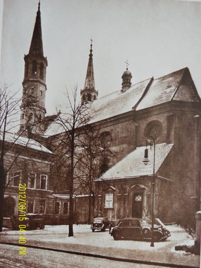 Kościoły w Bydgos... - Bydgoszcz , kościół pojezuicki na początku 1940r....ny fary.Z lewej strony budynek Muzeum Miejskiego.JPG