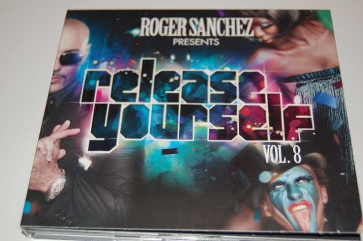 VA - Roger Sanche... - 000-va-roger_sanchez_-_release_yourself_8-2cd-2009-front.jpg