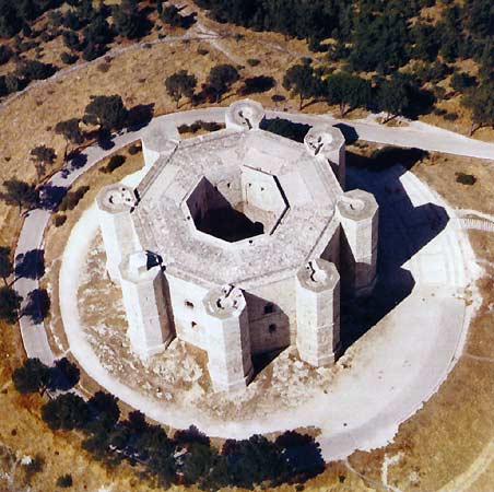 Zamki Włoch - Castel_del_Monte2.jpg